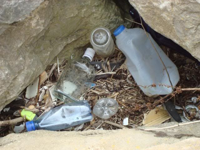 Litter trapped within rock armour
