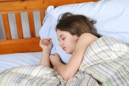 dormir petite adolescente dormir petite adolescente
